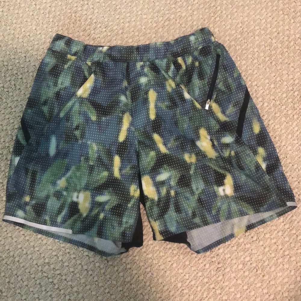 Large Men’s Lululemon Shorts